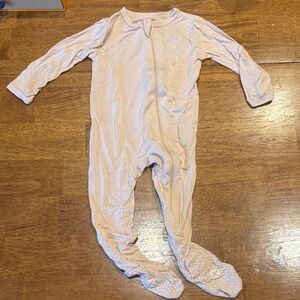 Kyte baby zip up footie size 6-12 months